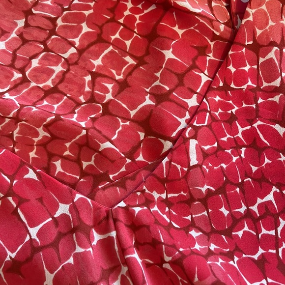 WHITE HOUSE BLACK MARKET NWOT SLEEVELESS FLOWY BLOUSE WITH OPEN BACK - Picture 4 of 10